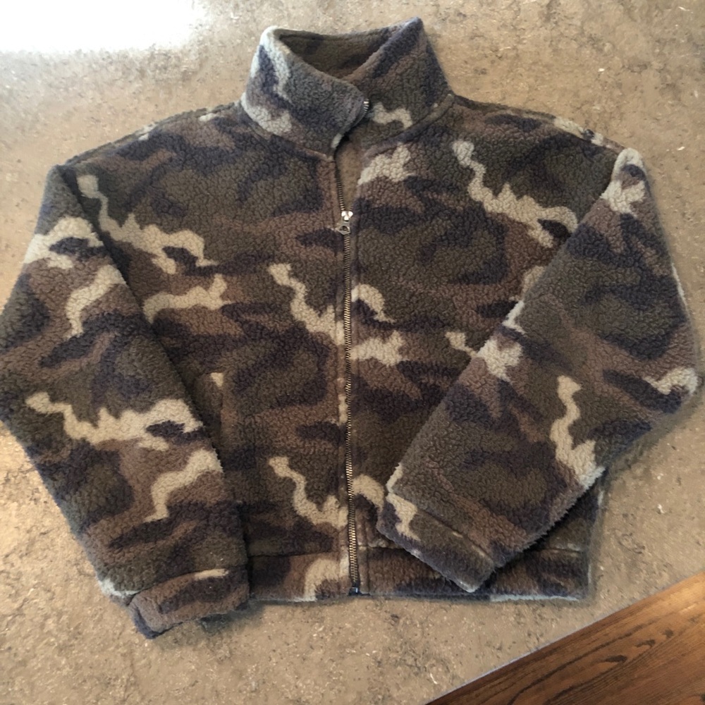 American Eagle camo fleece jacket